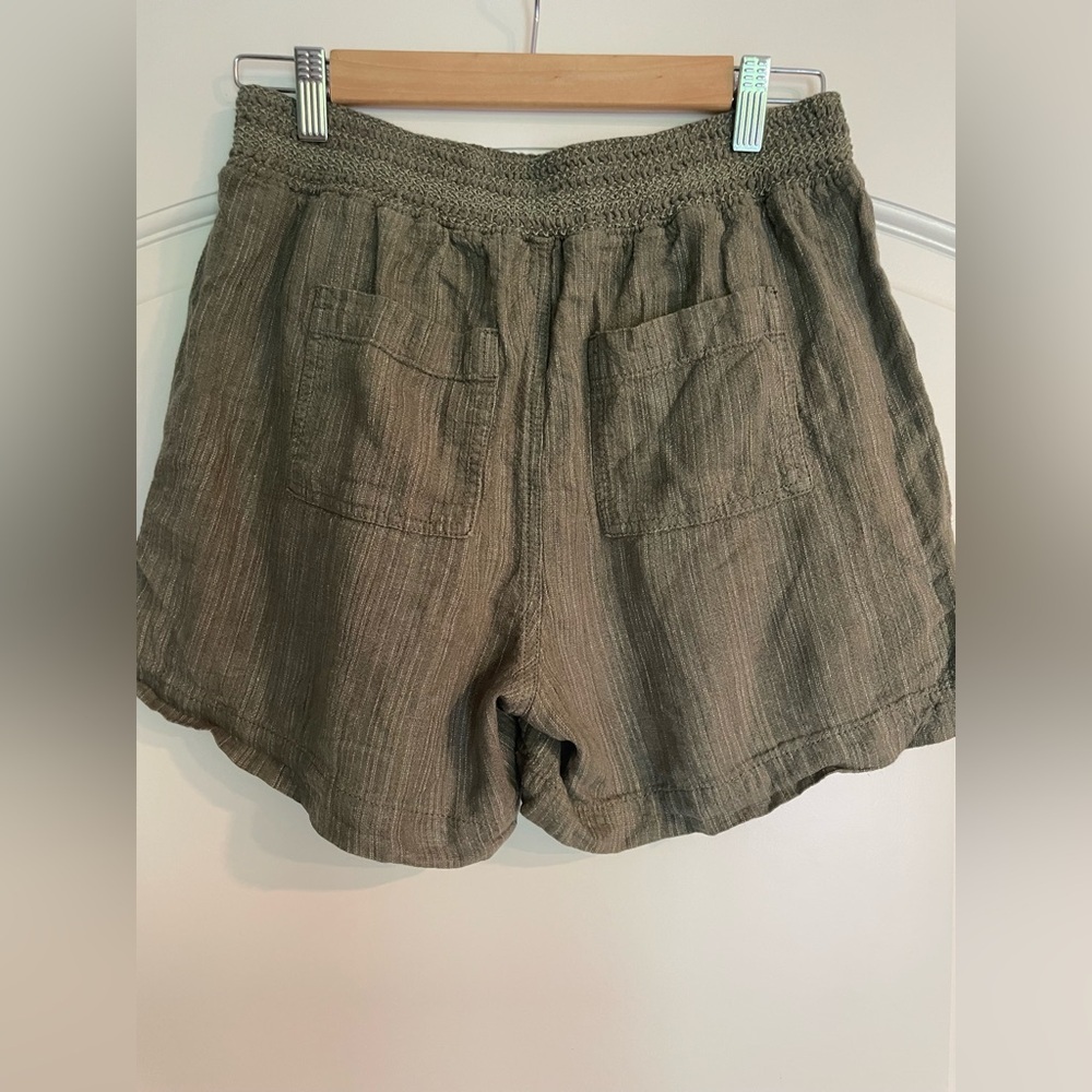 Briggs New York Olive Green Linen Blend  Smocked-Waist Gauze Shorts - Picture 2 of 6